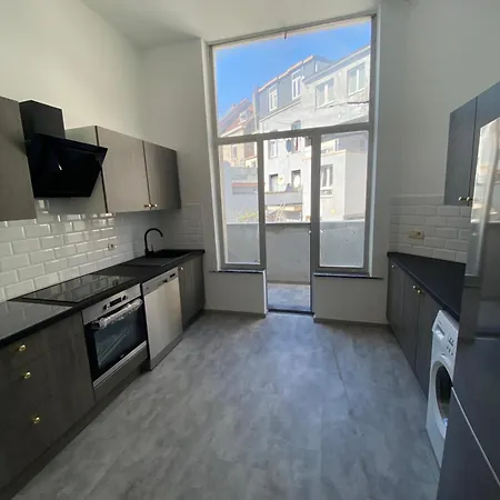 Apartment Super Proche De La Gare Du Midi