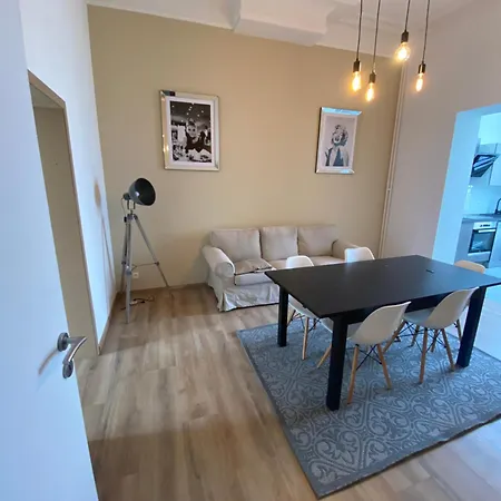 Apartment Super Proche De La Gare Du Midi